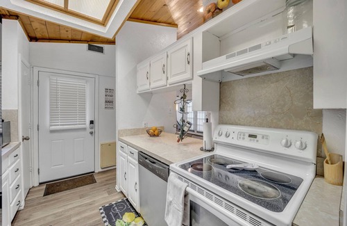 North Arlington House | Quiet Casa Felice, fully furnished, utilities paid , located in N. Arlington