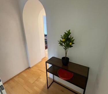 Neuhausen - Nymphenburg Apartment | Quiet Center Apartment - 10 min to Center & Oktoberfest - Free Parking - near Nymphenburg Palace & Botanical garden