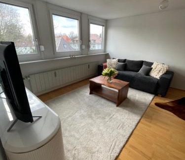 Neuhausen - Nymphenburg Apartment | Quiet Center Apartment - 10 min to Center & Oktoberfest - Free Parking - near Nymphenburg Palace & Botanical garden