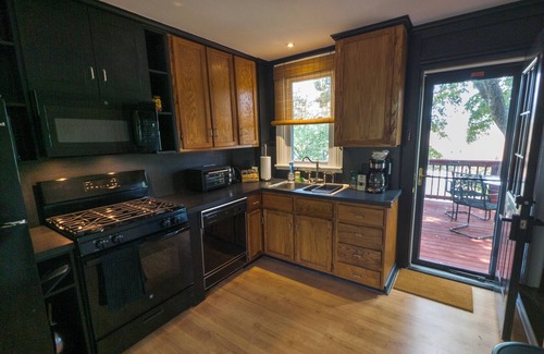 Emigsville House | Quiet, Central, Free Level 2 EV charging, Close to I-83/Route 30, Country Vibe