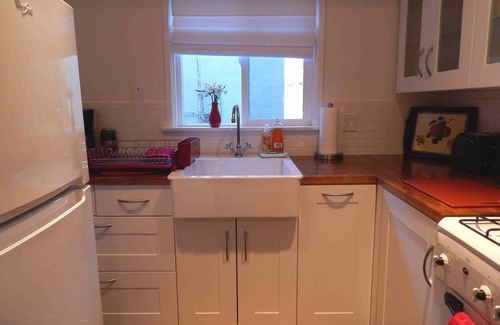Valley Village Apartment | Quiet Chic Studio Apartment with secure parking In Valley Village.