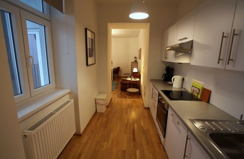 Brigittenau Apartment | Quiet city apartment with balcony
