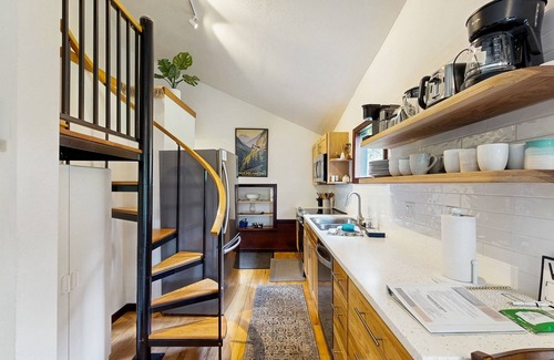 Girdwood House | Quiet & contemporary cabin with spacious deck & mountain views - dogs welcome