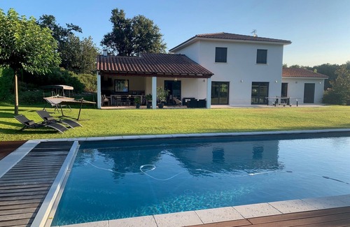 Cabries House | Quiet contemporary house with secure heated pool and large garden