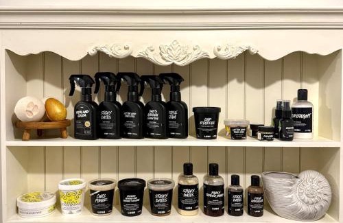 South Hornchurch House | Quiet Cosy Room with Private Bathroom & LUSH Products