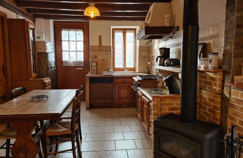 Dampierre-en-Burly Cottage | Quiet cottage with private garden near forest & Loire