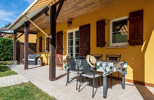 Hautefort House | Quiet cottage in the countryside. 3*