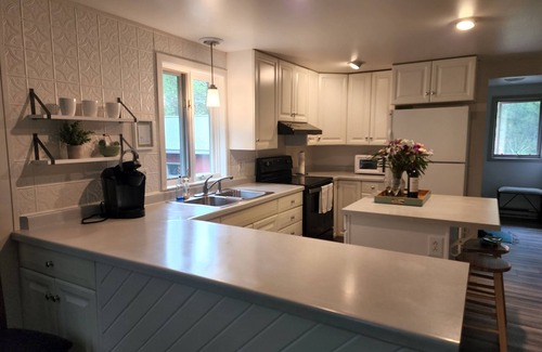 Hibbing Cottage | Quiet Cottage in the Woods on the Edge of Town