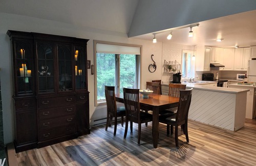 Hibbing Cottage | Quiet Cottage in the Woods on the Edge of Town