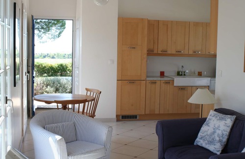 Mortagne-sur-Gironde Cottage | QUIET COUNTRY COTTAGE FOR 2. HEATED POOL. PANORAMIC SEA VIEW. NEAR BEACHES