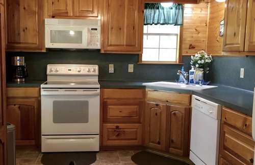 Gatesville Cabin | Quiet Country Cabin nestled on 100 Acres
