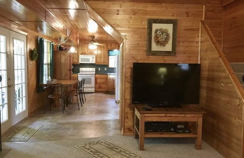 Gatesville Cabin | Quiet Country Cabin nestled on 100 Acres