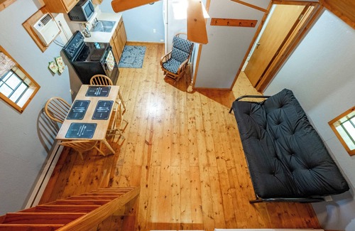 Sullivan Cabin | Quiet Country Cabin Near Trails & State Parks