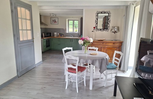 Lavoux House | Quiet country cottage with small fishing pond