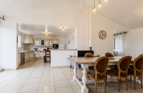 Rouans Cottage | Quiet countryside cottage with pets allowed, parking and wifi