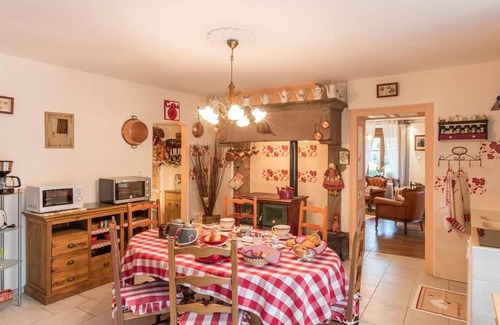 Francalmont Cottage | Quiet countryside house with large orchard