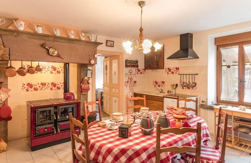 Francalmont Cottage | Quiet countryside house with large orchard