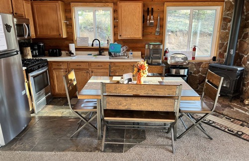 Howard Cabin | Quiet, Cozy and Quaint Log Cabin Living!