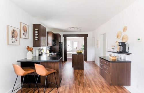 Winnipeg House | *Quiet Cozy Home | Large Yard | 3 min to Downtown*