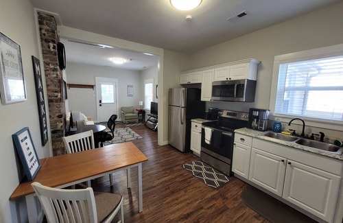 South Richmond House | Quiet Cozy Modern Oasis Minutes To Downtown RVA!