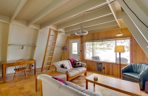 Deer River House | Quiet Deer River Cabin with Dock and Lake View!