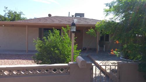 Poets Square House | Quiet Desert Oasis off Swan Rd