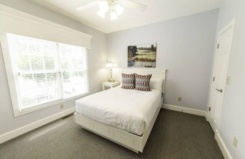 Lackey Resort | Quiet end home. Walk to Water Country, minutes to Busch Gardens, Pools & golf.