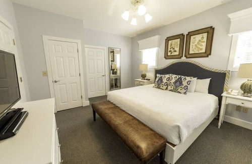 Lackey Resort | Quiet end home. Walk to Water Country, minutes to Busch Gardens, Pools & golf.