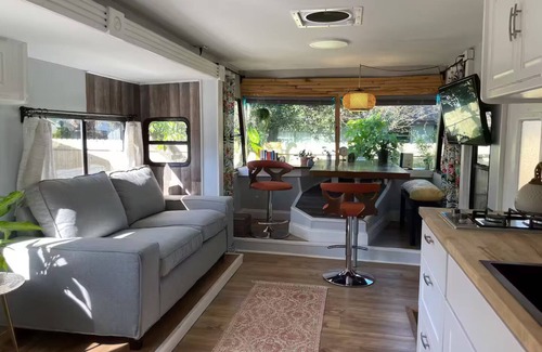 Cocoa House | Quiet Escape in a Tropical Glade