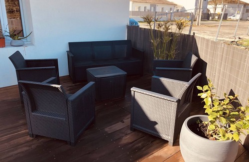 Saint-Medard-en-Jalles House | Quiet family home 15 min from Bordeaux