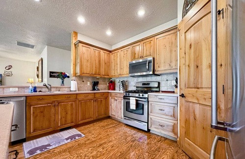 McCall Apartment | Quiet Fairway Escape | Hot Tub + McCall Golf Course