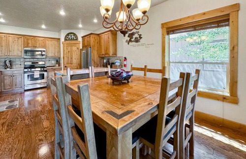 McCall Apartment | Quiet Fairway Escape | Hot Tub + McCall Golf Course