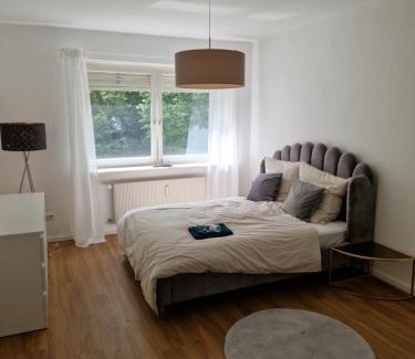 Neuhausen - Nymphenburg Apartment | Quiet Family Apartment - 10 min to Center & Oktoberfest - Free Parking - near Nymphenburg Palace & Botanical garden