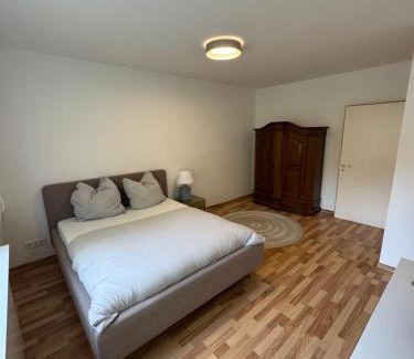 Neuhausen - Nymphenburg Apartment | Quiet Family Apartment - 10 min to Center & Oktoberfest - Free Parking - Balcony - near Nymphenburg Palace & Botanical garden