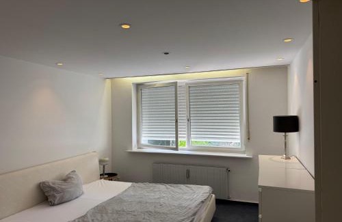 Neuhausen - Nymphenburg Apartment | Quiet Family Apartment - 10 min to Center & Oktoberfest - Free Parking - near Nymphenburg Palace & Botanical Garden