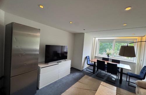 Neuhausen - Nymphenburg Apartment | Quiet Family Apartment - 10 min to Center & Oktoberfest - Free Parking - near Nymphenburg Palace & Botanical Garden