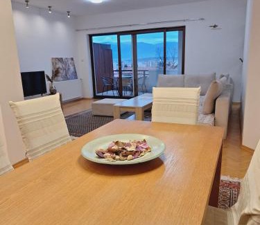 Centar House | Quiet, Family-Friendly House with Garden & Parking