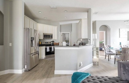 Apopka House | Quiet family-size home in Apopka Near Parks, Attractions & Orlando. Pet friendly