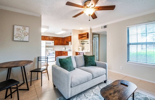 Far North Dallas Condo | Quiet Gated Apt w/Pool, Near Hospitals & Shops