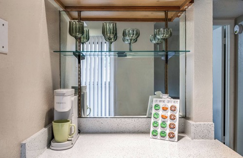 Far North Dallas Condo | Quiet Gated Apt w/Pool, Near Hospitals & Shops