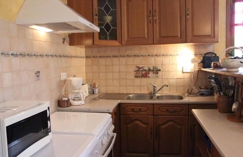 Thenon Cottage | Quiet gîte with private swimming pool and fishing pond near Lascaux.