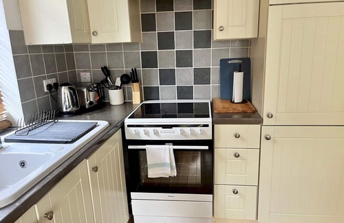 St Albans Apartment | Quiet Ground Floor Flat in St Albans with Parking| Pass the Keys