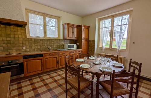 Blanzaguet-Saint-Cybard Cottage | Quiet House with Private Garden and WIFI, Perfect for Family