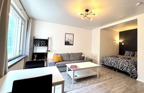 Keskinen District Apartment | Quiet Hideaway Haven - Minutes from Actions - Modern 30m2 studio - 24/7 Checkin