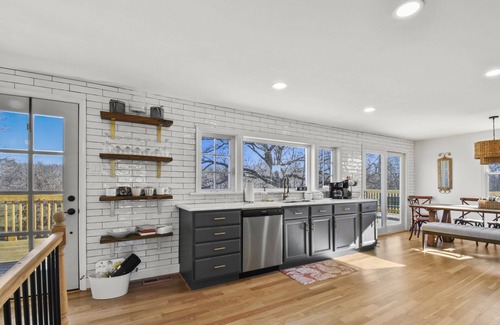 Blue Ridge House | Quiet Highland Home set on gorgeous rolling hills and farm in Western Loudoun