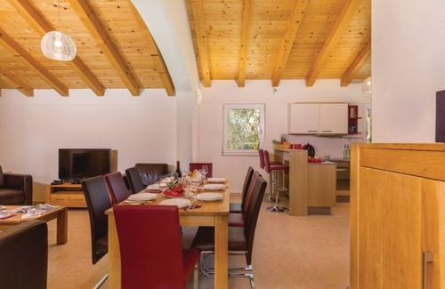 Rezanci Villa | Quiet holiday house with large pool on the outskirts of Rezanci