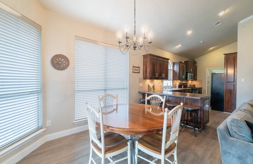 Keller House | Quiet Home close to 35w and Shopping