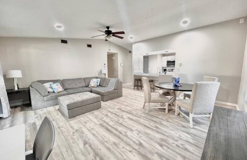 Fairvilla House | Quiet Home in Metrowest