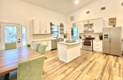 Gilmer House | Quiet home near private lake/minutes from shopping/restaurants