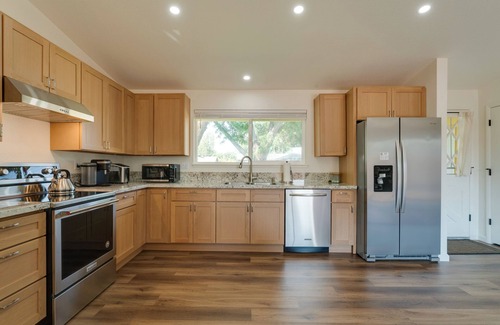 Sparks House | Quiet Home w/Yard: 2 Mi to Mall & Sparks Marina!